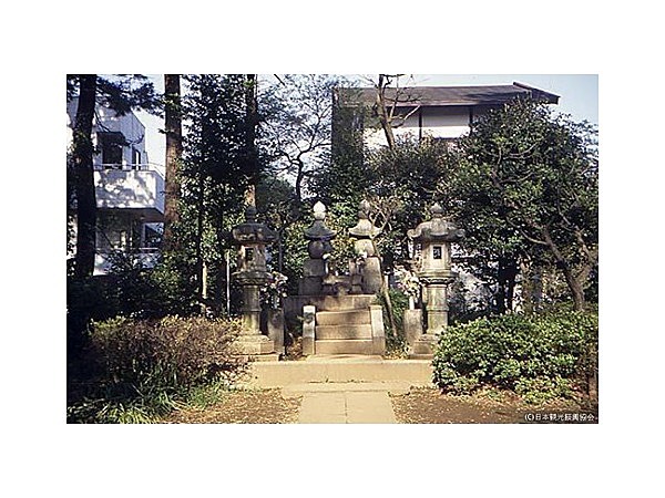 勝海舟夫妻の墓