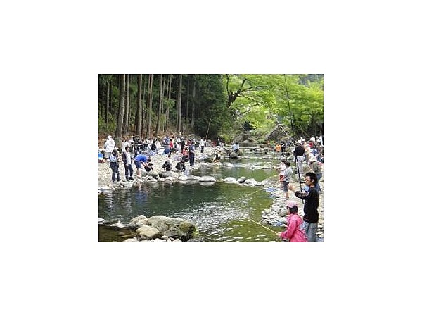 秋川国際マス釣場