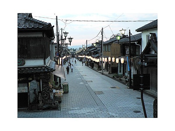 瑞泉寺門前町の町並み(八日町通り)
