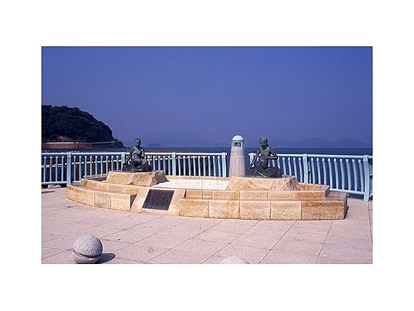 マーメイドテラス（人魚の像）