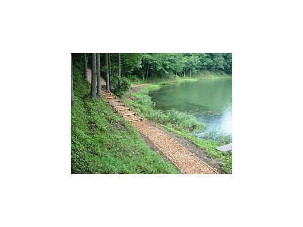 立岩湖畔遊歩道