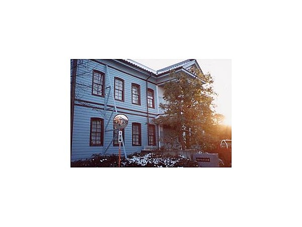 屋代小学校旧本館(教育資料館)