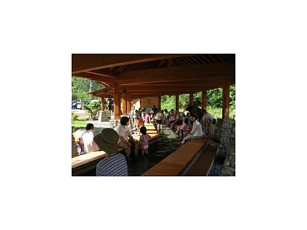 沢渡「湯の郷公園　足湯施設」