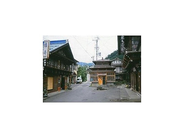 角間温泉の街並