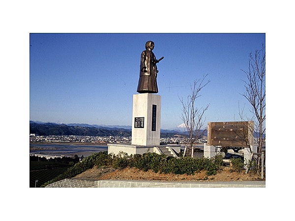 中條景昭像展望施設