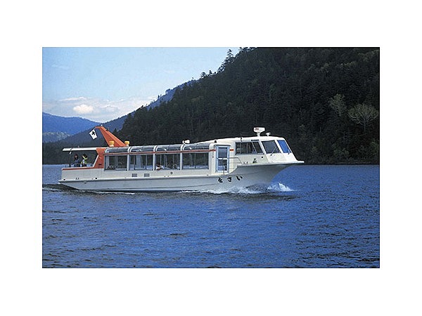 然別湖観光遊覧船