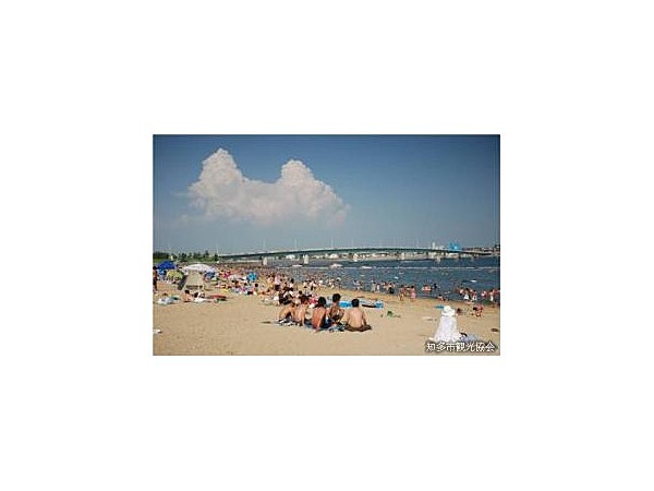 ブルーサンビーチ（人工海浜）