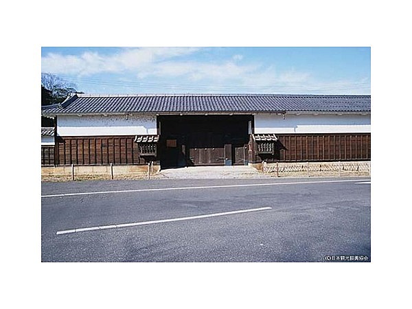 旧西郷屋敷長屋門・袖塀・高麗門