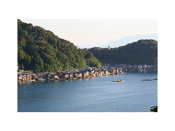 伊根浦舟屋群