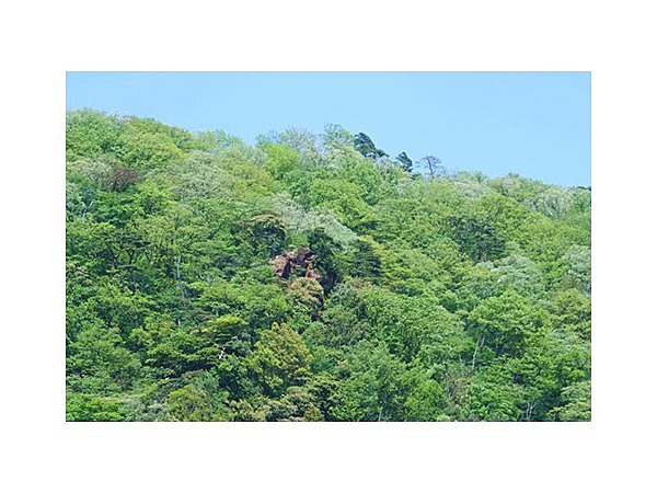 鬼飛岩（のぞき岩）