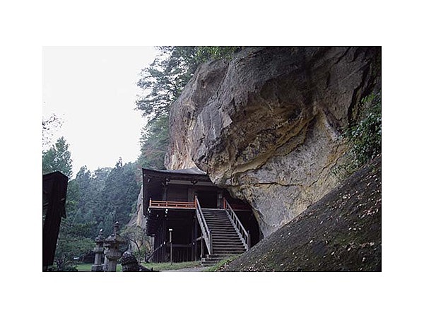 達谷窟毘沙門堂