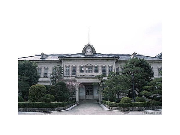 津山高等学校本館