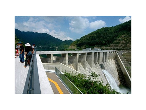 苫田ダム