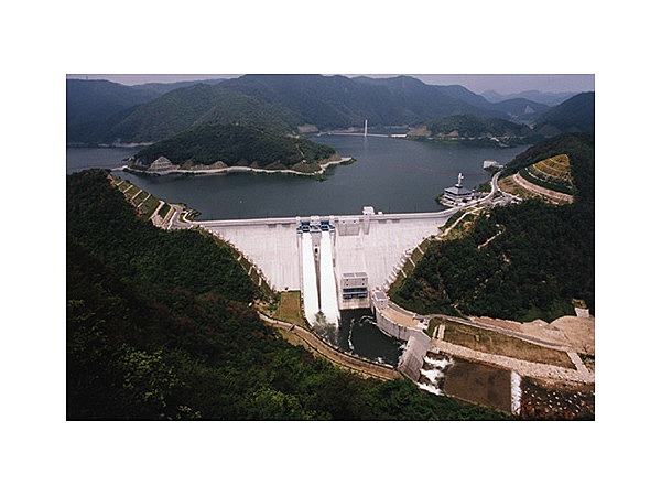 芦田湖（八田原ダム）