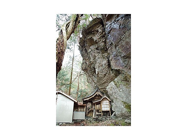 石尾神社（石堂はん）