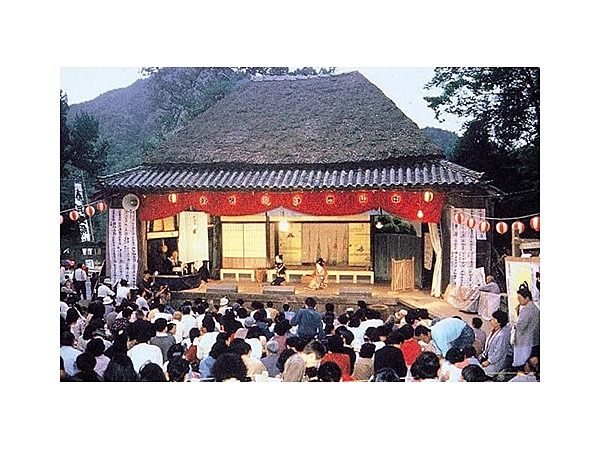 中山農村歌舞伎舞台