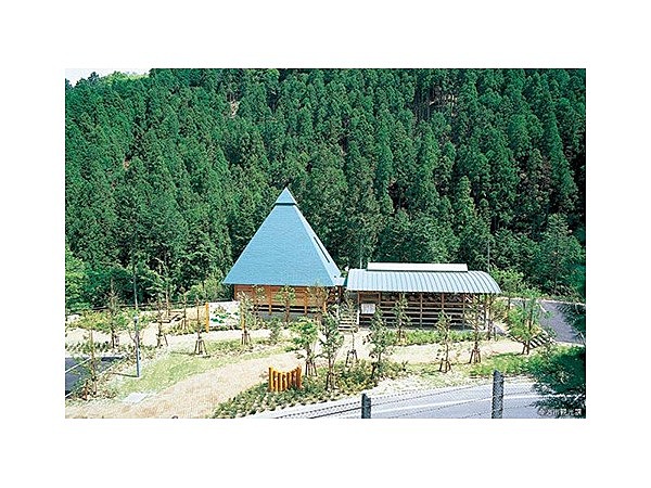 ふれあいの森「森林館」