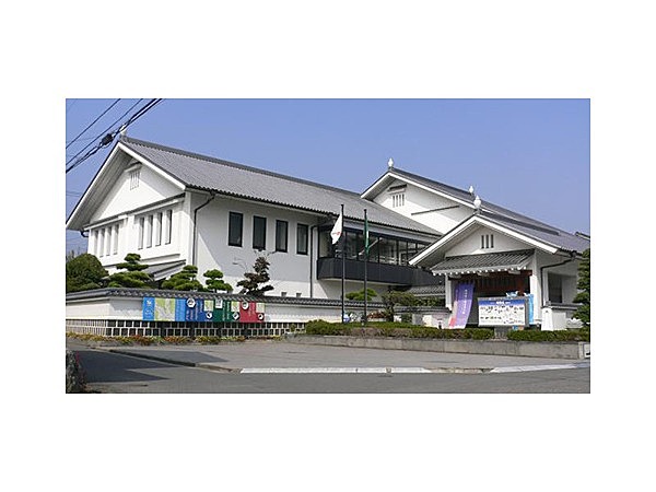 砥部焼伝統産業会館