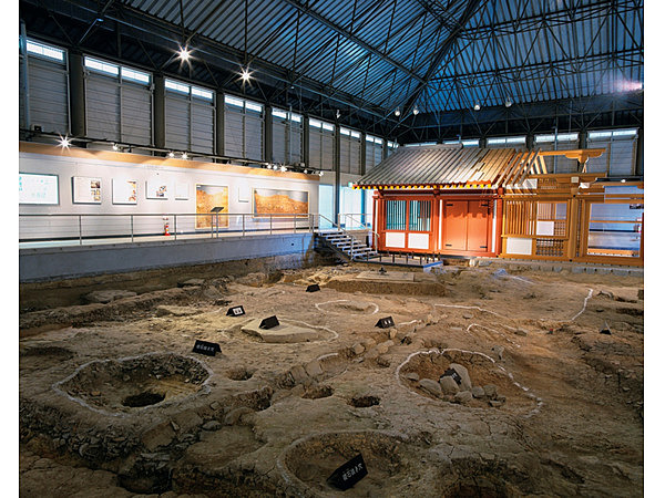 鴻臚館跡展示館