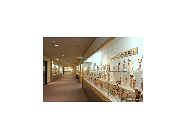 やまがた伝統こけし館