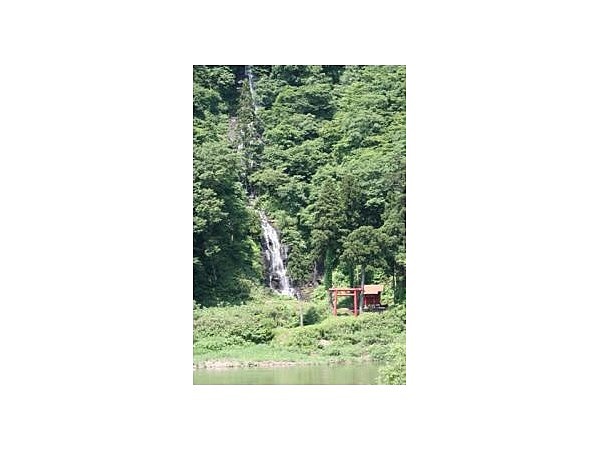 白糸の滝(山形県最上郡)