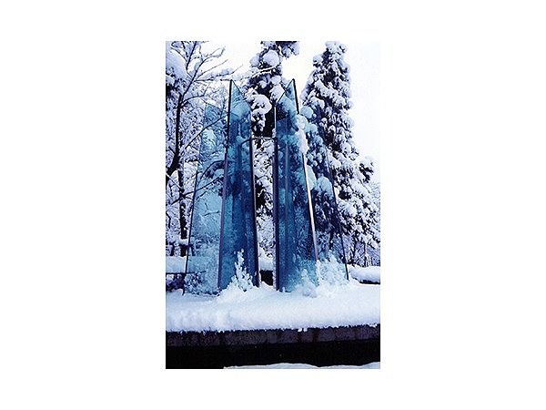 &ldquo;雪の降るまちを&rdquo;のモニュメント