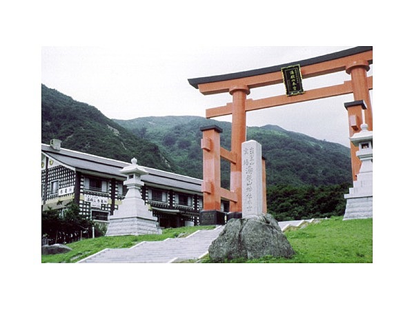 湯殿山神社の神体(御室前)