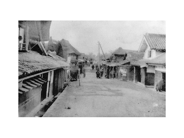 坂下の官公庁街と水海道街道