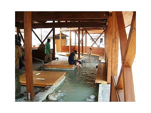 湯元園地足湯　あんよのゆ