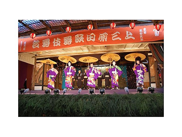 上三原田の歌舞伎舞台