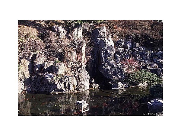 羊山公園牧水の滝