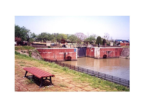 横利根閘門ふれあい公園